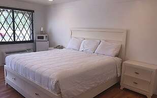 Spinnaker Inn of Naples