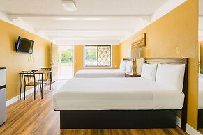 Spinnaker Inn of Naples