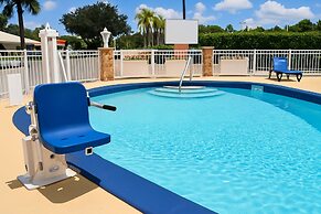 Spinnaker Inn of Naples