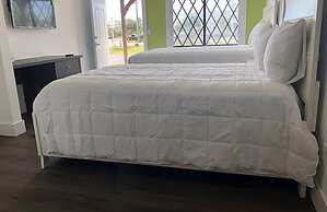 Spinnaker Inn of Naples