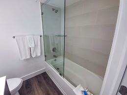 Spinnaker Inn of Naples