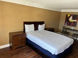 Spinnaker Inn of Naples