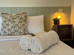 The Highlander Motel - 24HR Check In