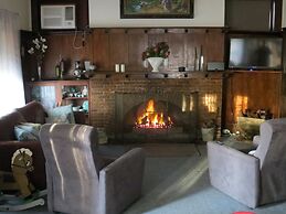 The Highlander Motel - 24HR Check In