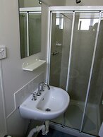 The Highlander Motel - 24HR Check In