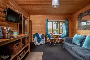 Redlands Country Lodge Log Cabin Apartments & WeeBothy