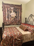 Vineyard Mansion & Carriage House Bed & Breakfast