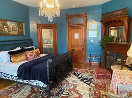 Vineyard Mansion & Carriage House Bed & Breakfast