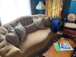 Vineyard Mansion & Carriage House Bed & Breakfast