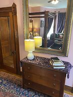 Vineyard Mansion & Carriage House Bed & Breakfast