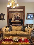 Vineyard Mansion & Carriage House Bed & Breakfast