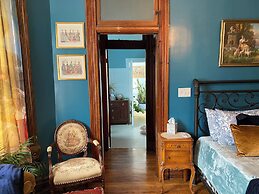 Vineyard Mansion & Carriage House Bed & Breakfast