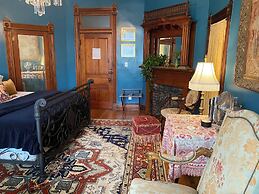 Vineyard Mansion & Carriage House Bed & Breakfast