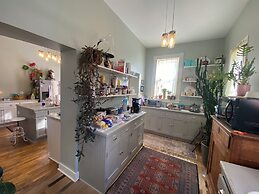 Vineyard Mansion & Carriage House Bed & Breakfast
