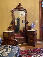 Vineyard Mansion & Carriage House Bed & Breakfast