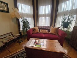Vineyard Mansion & Carriage House Bed & Breakfast