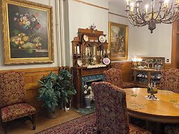 Vineyard Mansion & Carriage House Bed & Breakfast