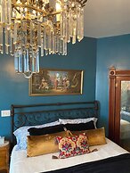 Vineyard Mansion & Carriage House Bed & Breakfast