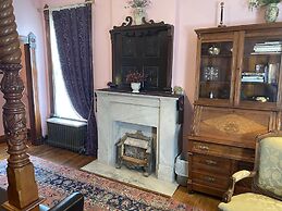 Vineyard Mansion & Carriage House Bed & Breakfast