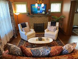 Vineyard Mansion & Carriage House Bed & Breakfast