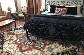 Vineyard Mansion & Carriage House Bed & Breakfast