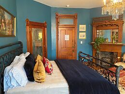 Vineyard Mansion & Carriage House Bed & Breakfast