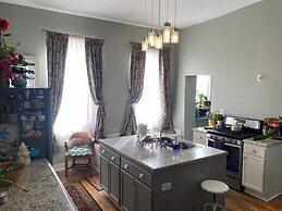Vineyard Mansion & Carriage House Bed & Breakfast