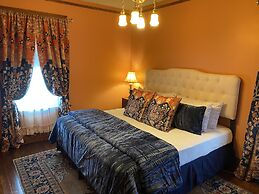 Vineyard Mansion & Carriage House Bed & Breakfast