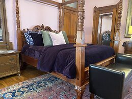 Vineyard Mansion & Carriage House Bed & Breakfast