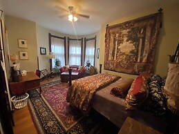 Vineyard Mansion & Carriage House Bed & Breakfast
