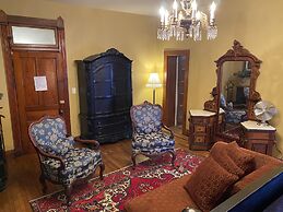 Vineyard Mansion & Carriage House Bed & Breakfast