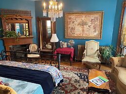 Vineyard Mansion & Carriage House Bed & Breakfast