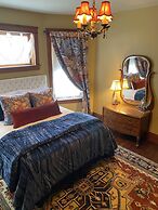 Vineyard Mansion & Carriage House Bed & Breakfast