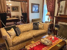 Vineyard Mansion & Carriage House Bed & Breakfast