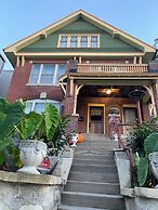 Vineyard Mansion & Carriage House Bed & Breakfast
