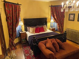 Vineyard Mansion & Carriage House Bed & Breakfast