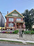 Vineyard Mansion & Carriage House Bed & Breakfast