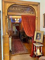 Vineyard Mansion & Carriage House Bed & Breakfast