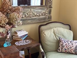 Vineyard Mansion & Carriage House Bed & Breakfast