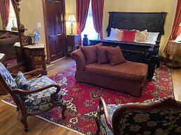 Vineyard Mansion & Carriage House Bed & Breakfast