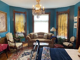 Vineyard Mansion & Carriage House Bed & Breakfast