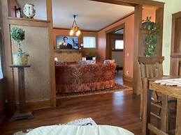 Vineyard Mansion & Carriage House Bed & Breakfast