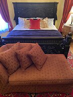Vineyard Mansion & Carriage House Bed & Breakfast