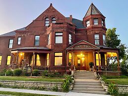 Vineyard Mansion & Carriage House Bed & Breakfast
