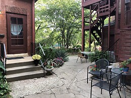 Vineyard Mansion & Carriage House Bed & Breakfast