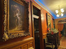 Vineyard Mansion & Carriage House Bed & Breakfast