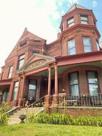 Vineyard Mansion & Carriage House Bed & Breakfast