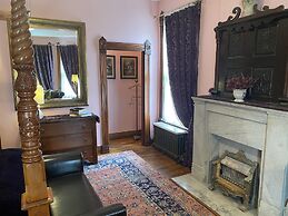 Vineyard Mansion & Carriage House Bed & Breakfast