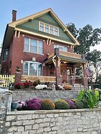 Vineyard Mansion & Carriage House Bed & Breakfast