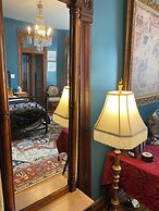 Vineyard Mansion & Carriage House Bed & Breakfast